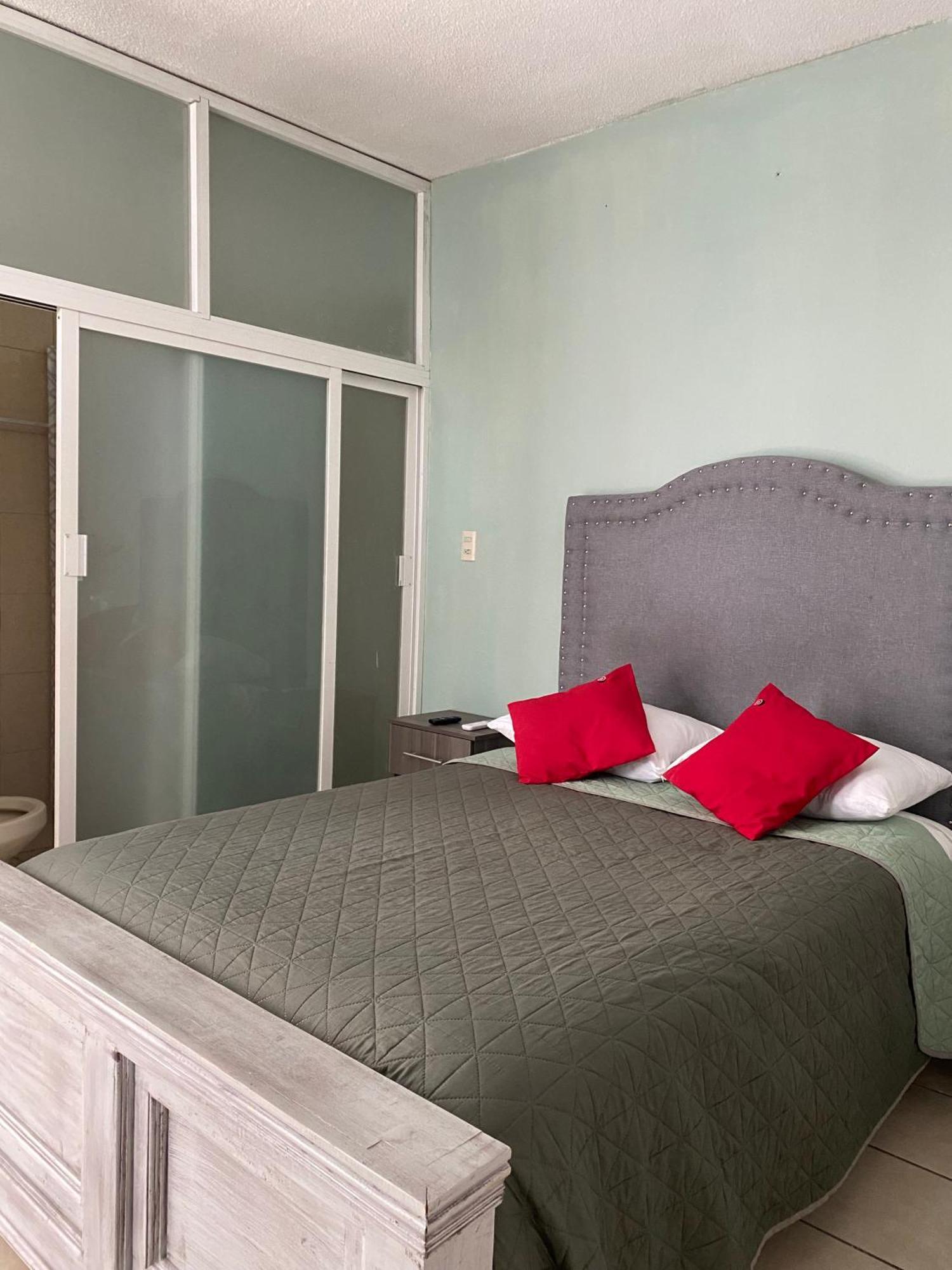 10 Venator House Boutique Aparthotel Leon Bagian luar foto